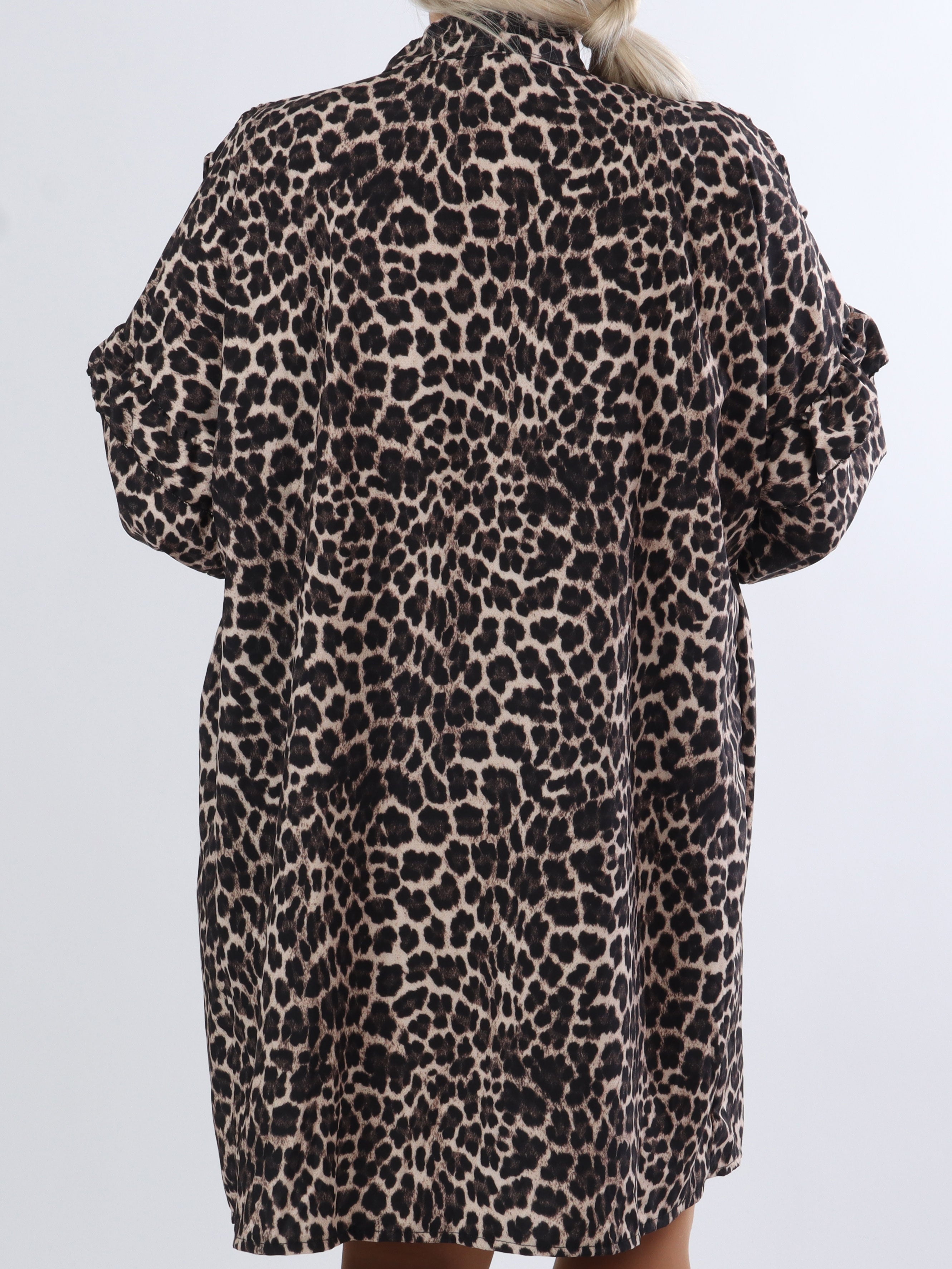 Monica Animal - Plus size tunikakjole i dyreprint med flæser